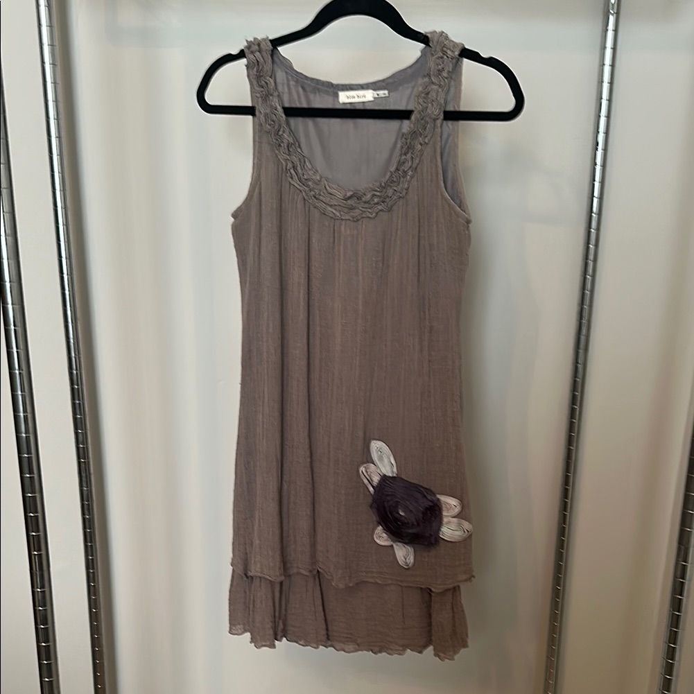 Gray Sleeveless Dress With Floral Accent